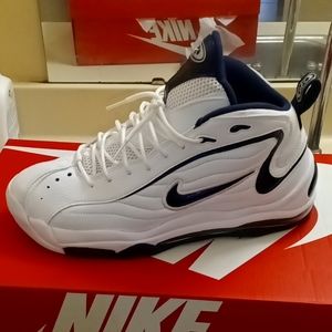 Sz 11 1/2 Nike up tempo